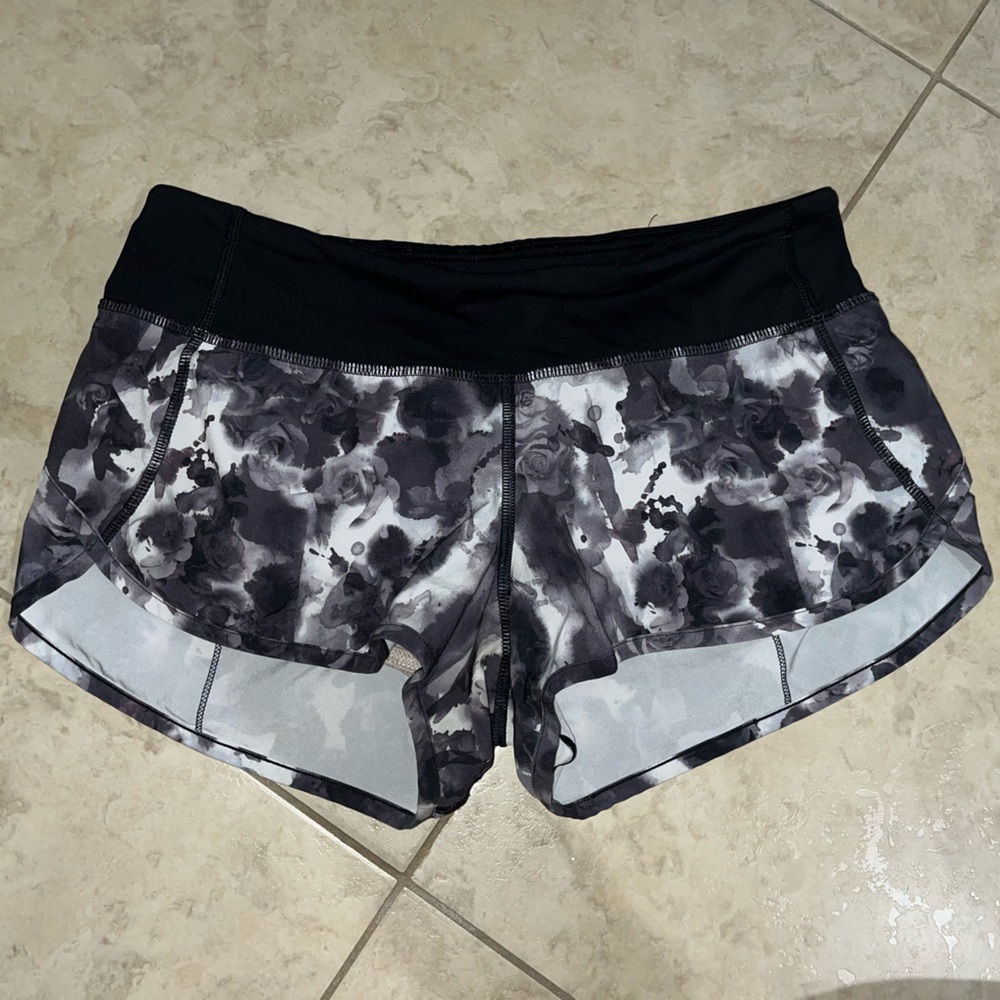 Lulu Lemon Floral Print Shorts, Size 4, In Great Condition